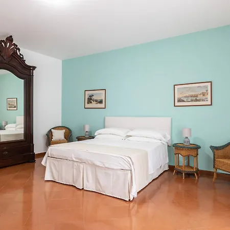 Sorrentovibes - Charming Bedroom In With Balcony Pensión