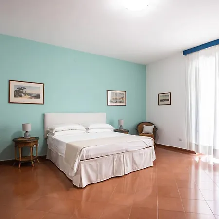 Sorrentovibes - Charming Bedroom In With Balcony Pensión